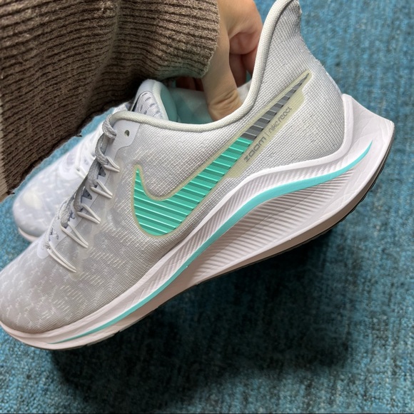 Nike Air Zoom Vomero 14 Sneakers in Thunder Grey Aurora Green - Picture 3 of 8